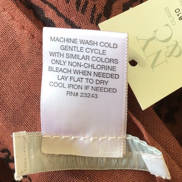 NEW YORK & COMPANY BROWN TASSEL FRINGE BLANKET SCARF NWT - Picture 10 of 10